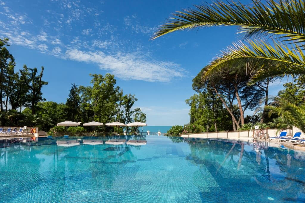 туры в Сочи центр летом фото свиссотель камелия