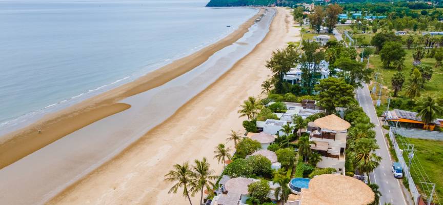 пляж с белым песком тайланд Кхао Калок