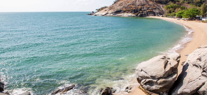 пляж Саи Ной бухта с прозрачной водой тайланд хуа хин